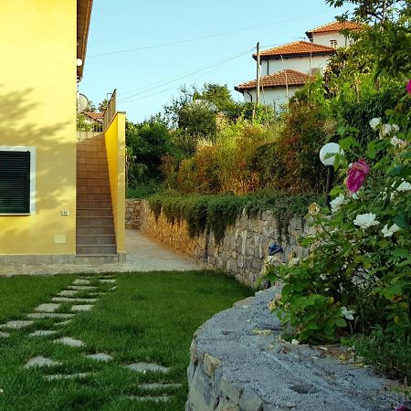 Casa Laura Βίλα Imperia Εξωτερικό φωτογραφία