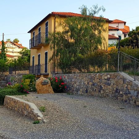 Casa Laura Βίλα Imperia Εξωτερικό φωτογραφία