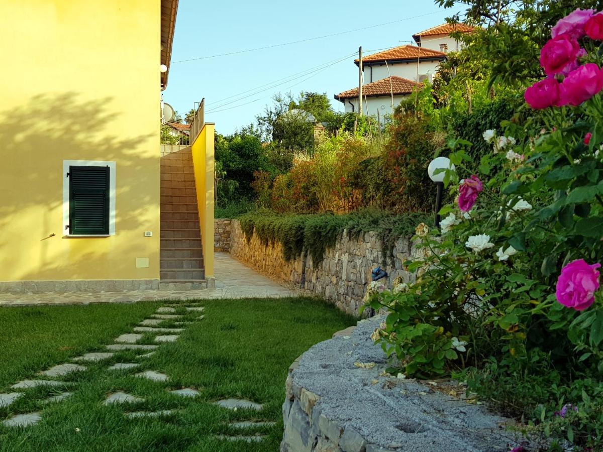 Casa Laura Βίλα Imperia Εξωτερικό φωτογραφία